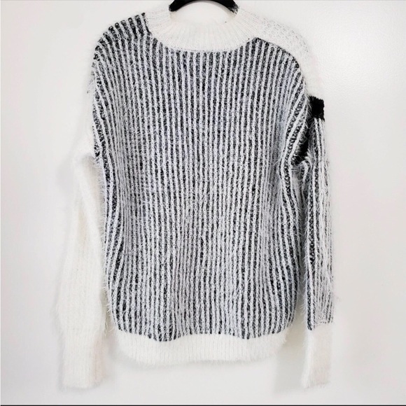 Bobeau eyelash sweater black and white color block - Picture 5 of 7
